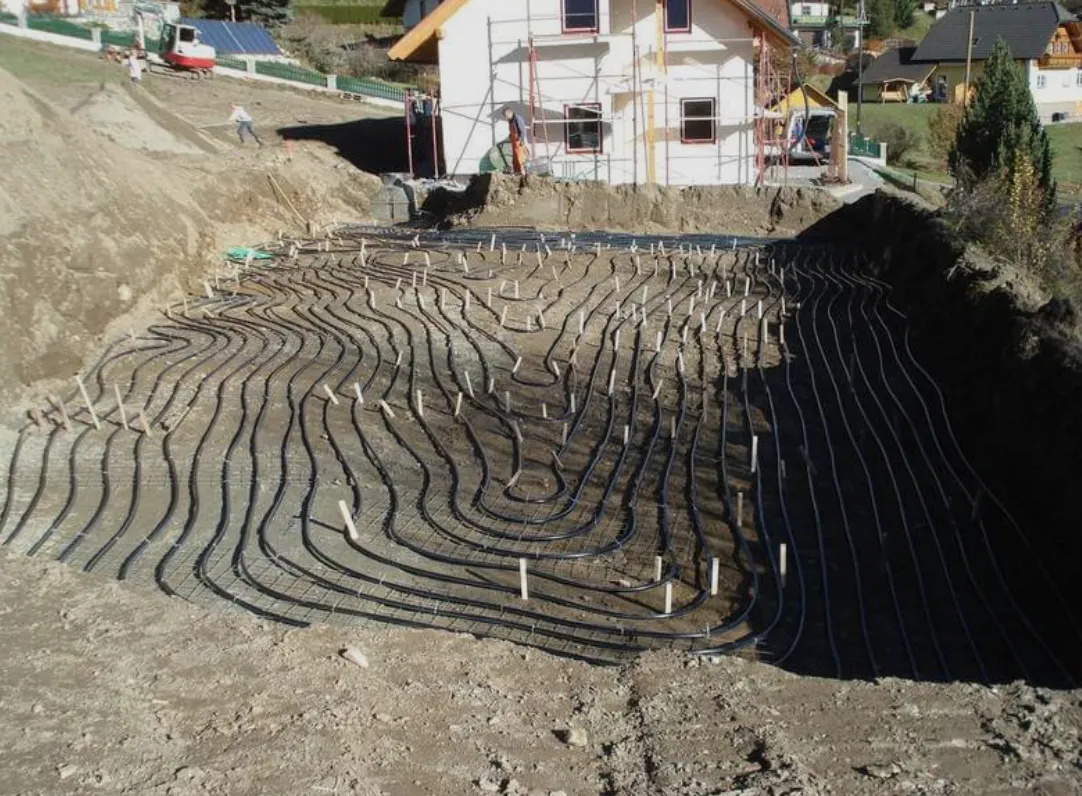 Horizontal collector geothermal system